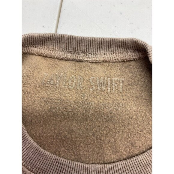 UO x Taylor Swift Red Taylor's Version SAND Small oversized Sweatshirt - Picture 5 of 9